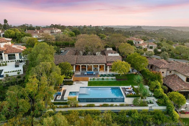 view of aerial view at dusk