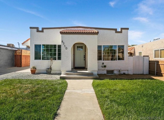 view of front facade with a front lawn