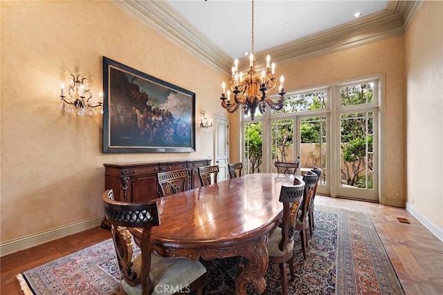 dining space featuring visible vents, baseboards, a notable chandelier, and crown molding