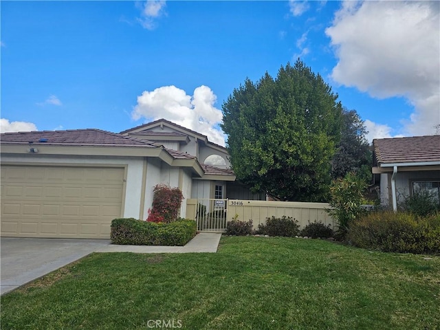 view of front facade featuring a garage and a front yard