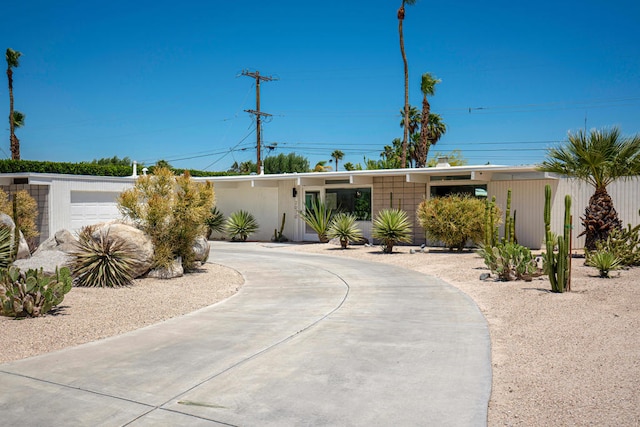 view of front facade featuring a garage