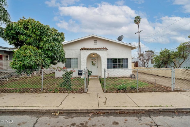 view of front of house featuring a front yard