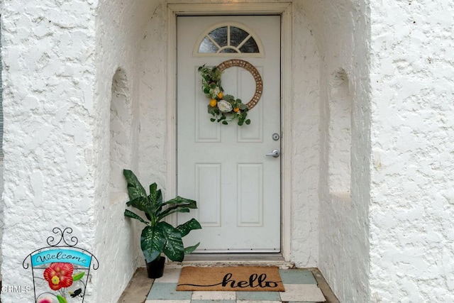 entrance to property with stucco siding