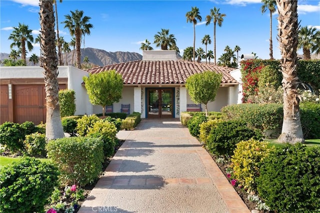 view of front of house featuring a mountain view