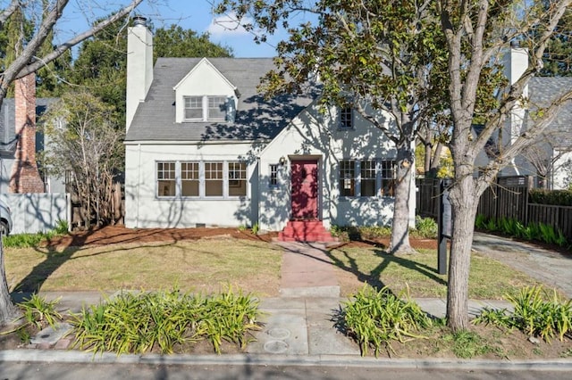 view of front of home featuring a front yard