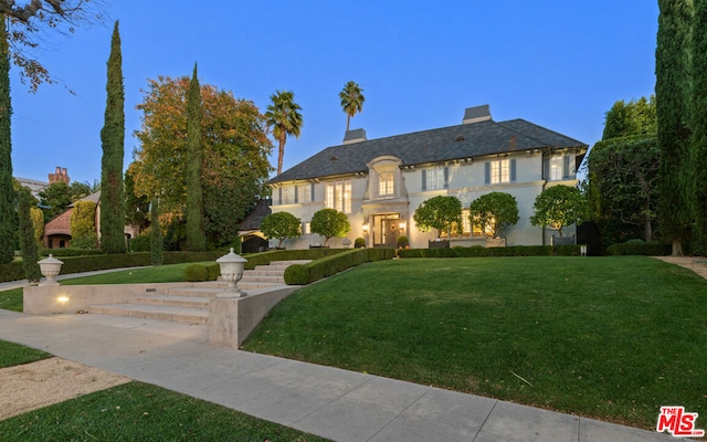 view of front of home with a front yard