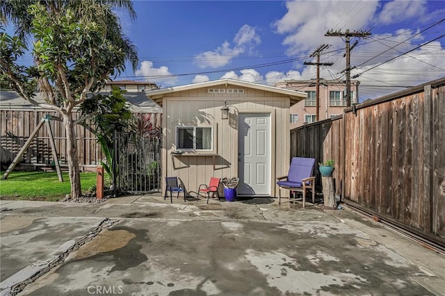 exterior space featuring a fenced backyard