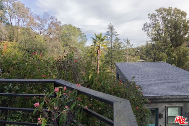 view of yard with a balcony