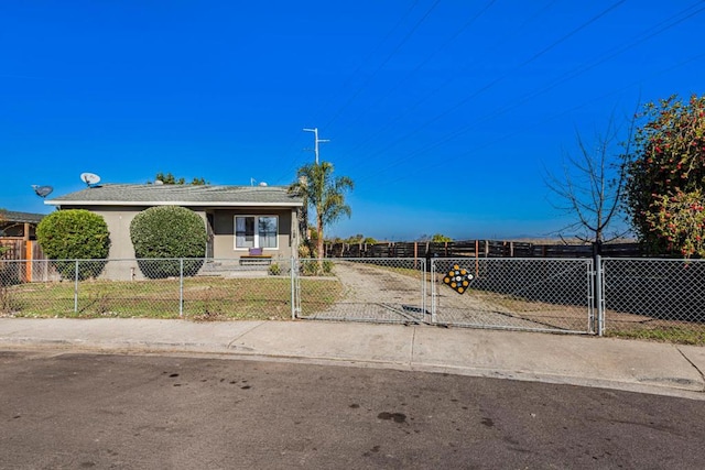 view of front of property with a front yard