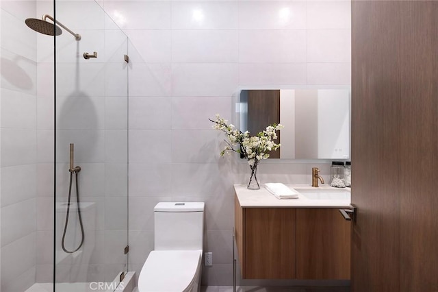 bathroom featuring tiled shower, vanity, and toilet