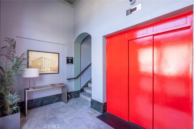 foyer entrance featuring a high ceiling