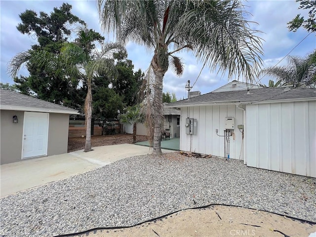 view of yard featuring a patio