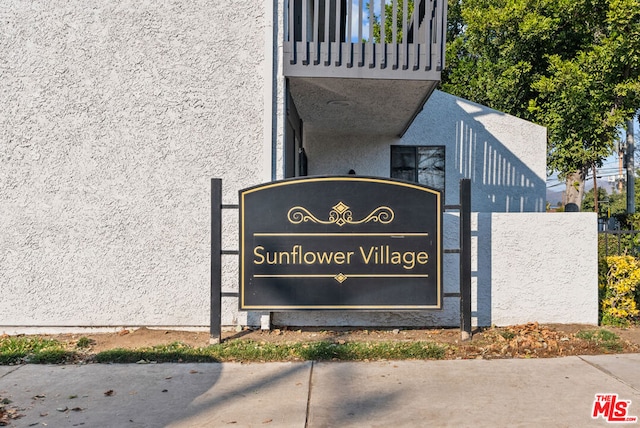 view of community / neighborhood sign