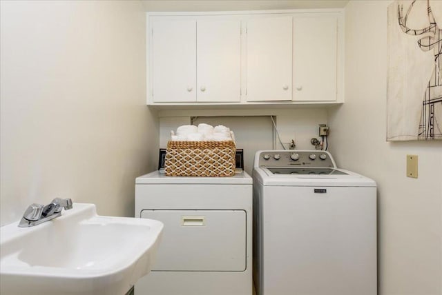 laundry room with sink, cabinets, and independent washer and dryer