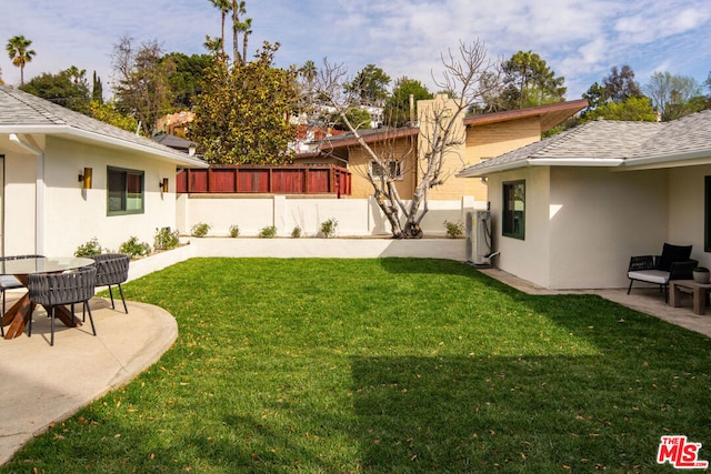 view of yard featuring a patio