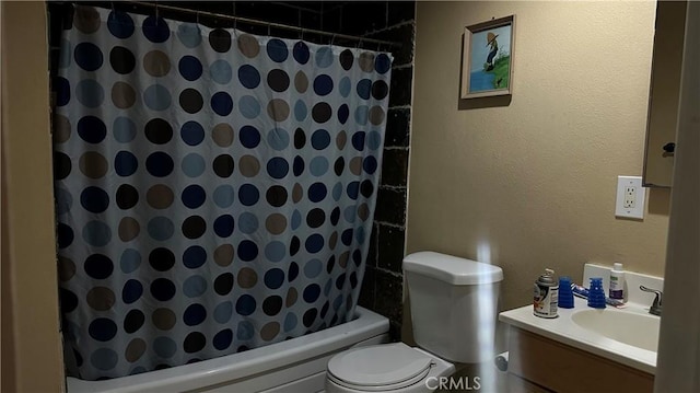 full bathroom featuring shower / tub combo with curtain, vanity, and toilet