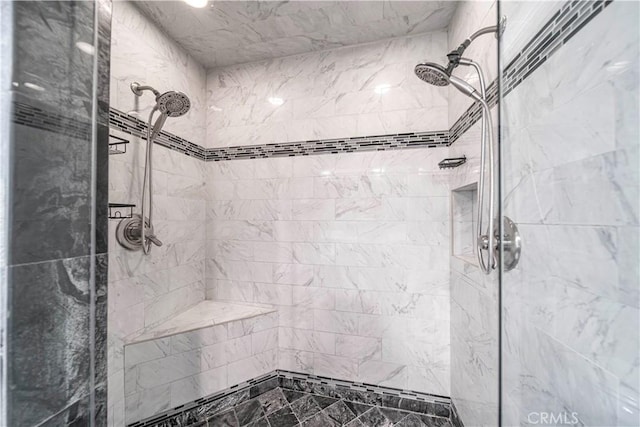 bathroom featuring tiled shower