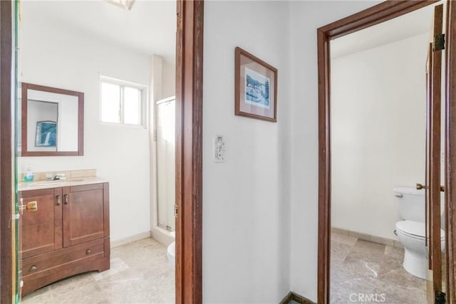 bathroom featuring a shower with curtain, vanity, and toilet