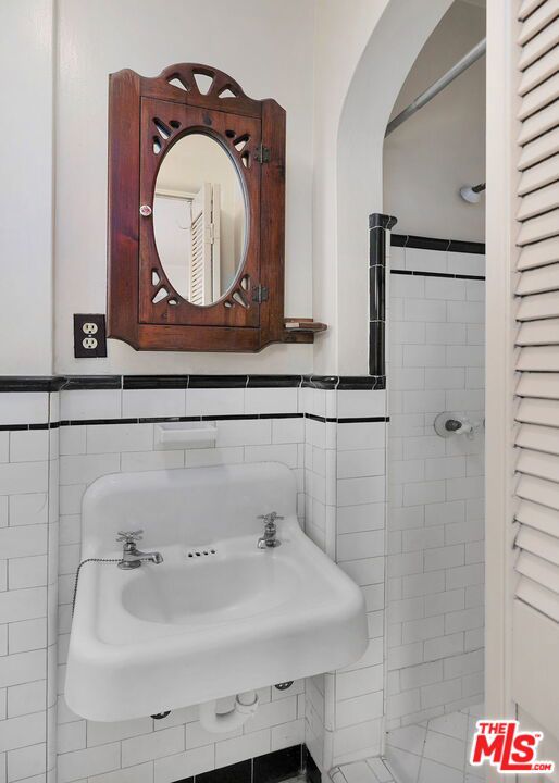 bathroom with sink