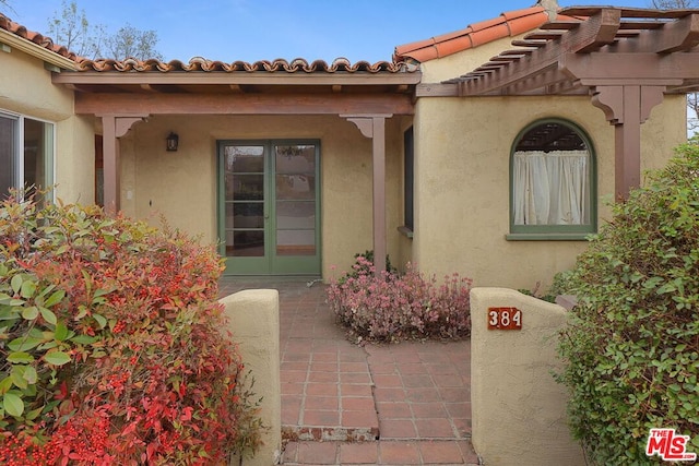 doorway to property featuring a patio