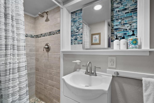 bathroom featuring a shower with curtain and sink