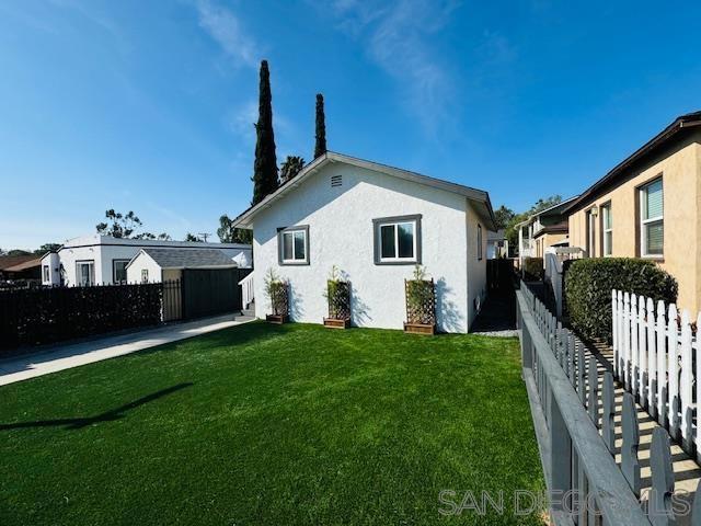 exterior space featuring a lawn