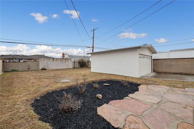 view of yard with an outbuilding and a garage