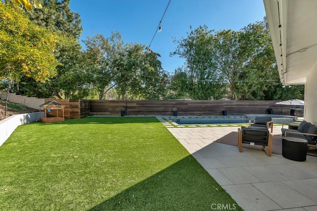 view of yard featuring a patio