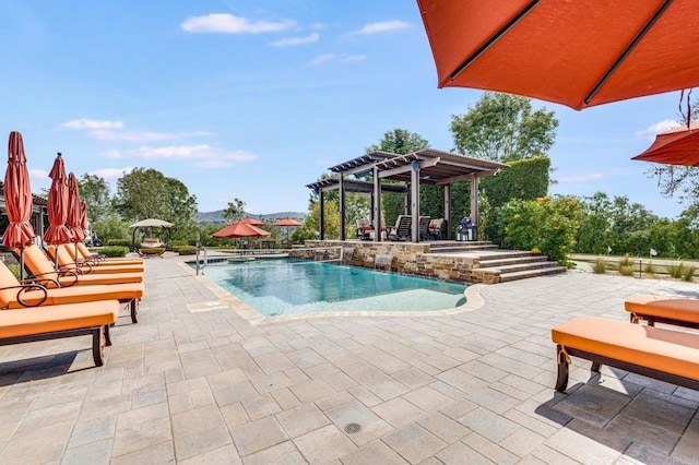 view of swimming pool with a patio and a pergola