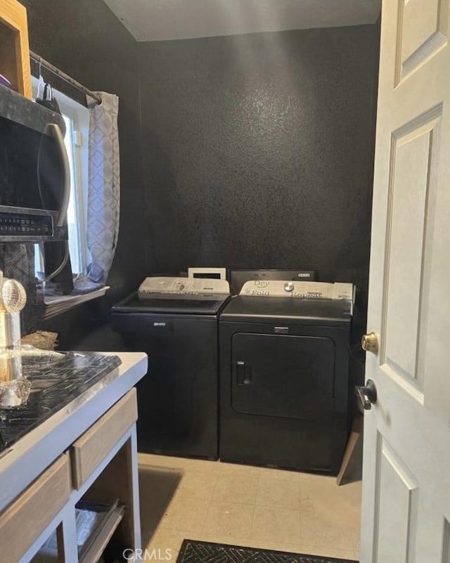 washroom with laundry area and independent washer and dryer