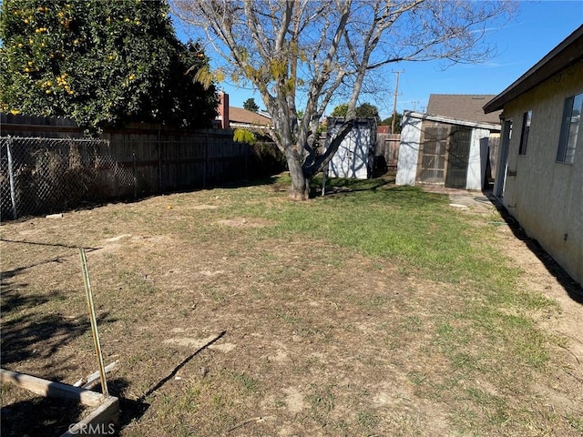 view of yard with a shed