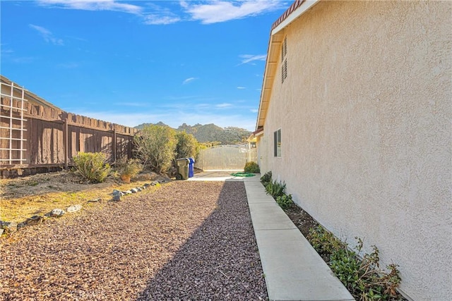 view of yard with a mountain view