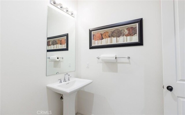 bathroom featuring sink