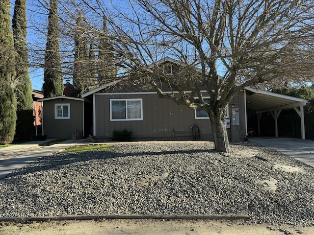 view of front facade with a carport