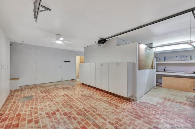 empty room with ceiling fan