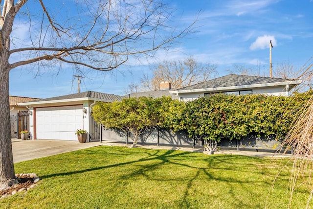 view of front of property featuring a garage and a front yard