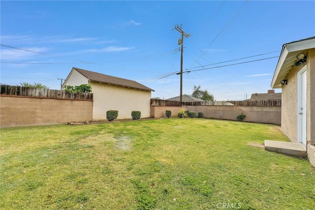 view of yard featuring a fenced backyard