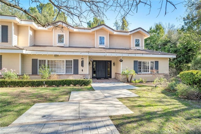 view of front of home with a front lawn