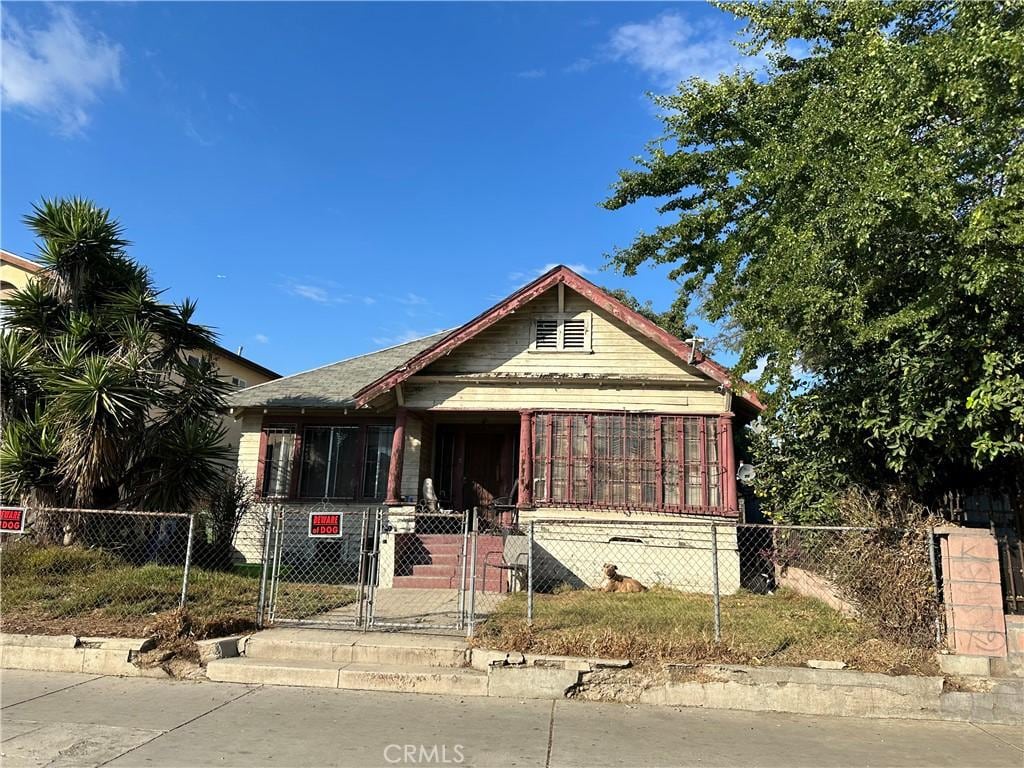 view of front of property