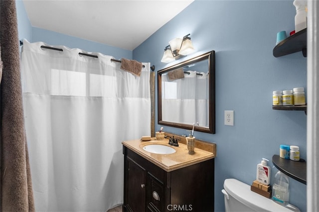 bathroom featuring a shower with curtain, vanity, and toilet