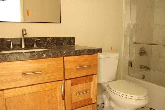 full bathroom featuring tiled shower / bath, vanity, and toilet