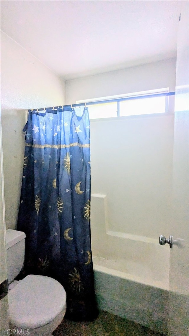 bathroom featuring toilet and shower / tub combo