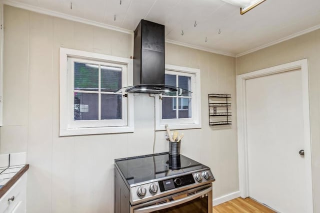 kitchen with crown molding, range hood, light hardwood / wood-style floors, and stainless steel electric range