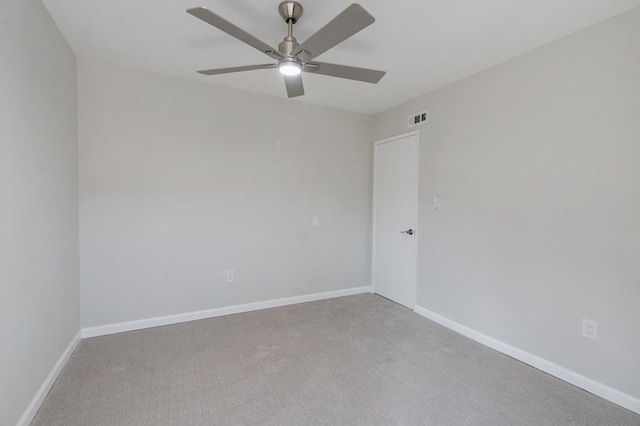 unfurnished room featuring ceiling fan and carpet