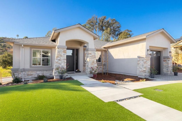 view of front facade with a front lawn