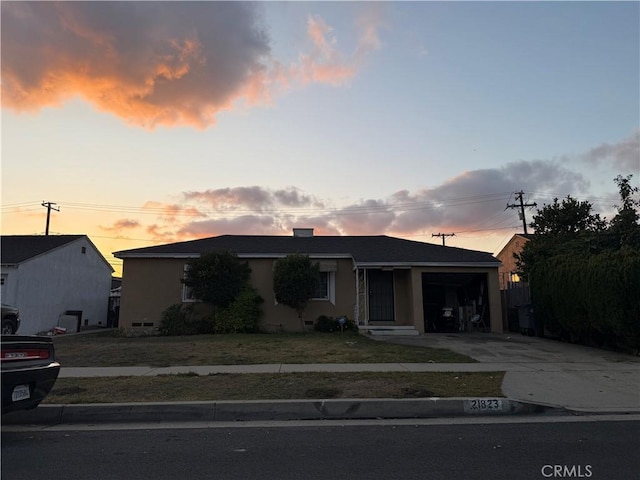 view of front of home featuring a garage and a lawn