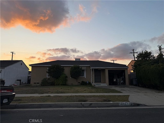 view of front of house featuring a garage and a yard