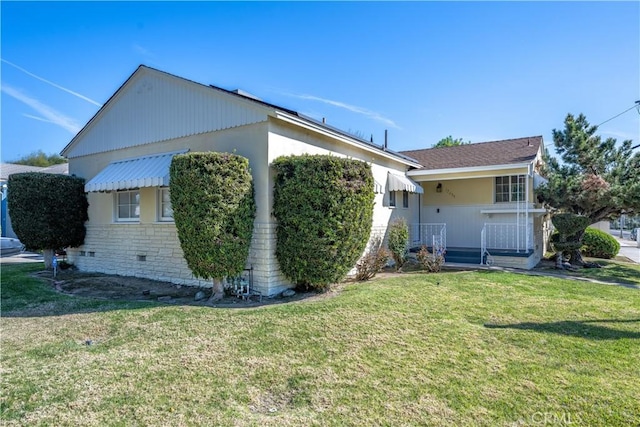 view of side of home featuring crawl space and a lawn