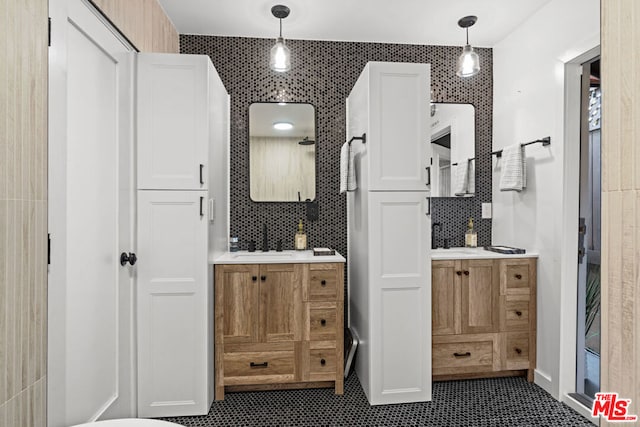 bathroom featuring tasteful backsplash and vanity