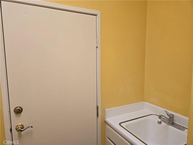 bathroom featuring sink